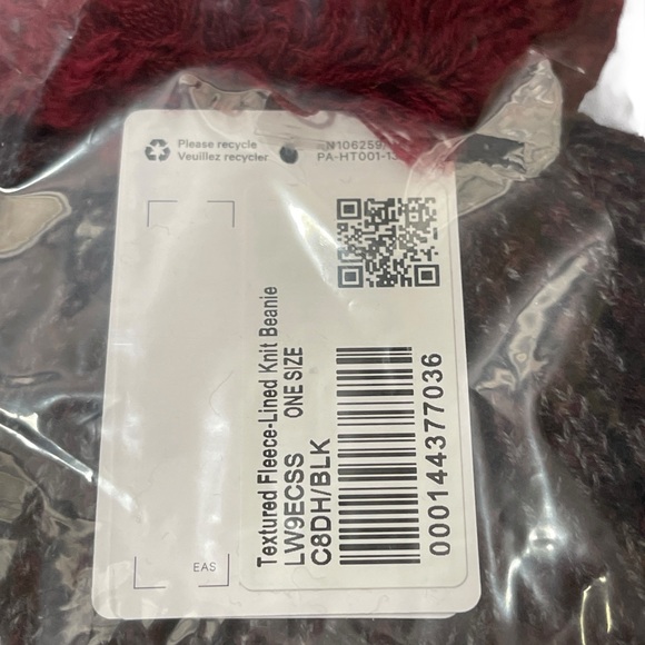 Lululemon Women's Knit Beanie Hat Black/Red Textured Fleece-Lined One Size NWT - Picture 3 of 5